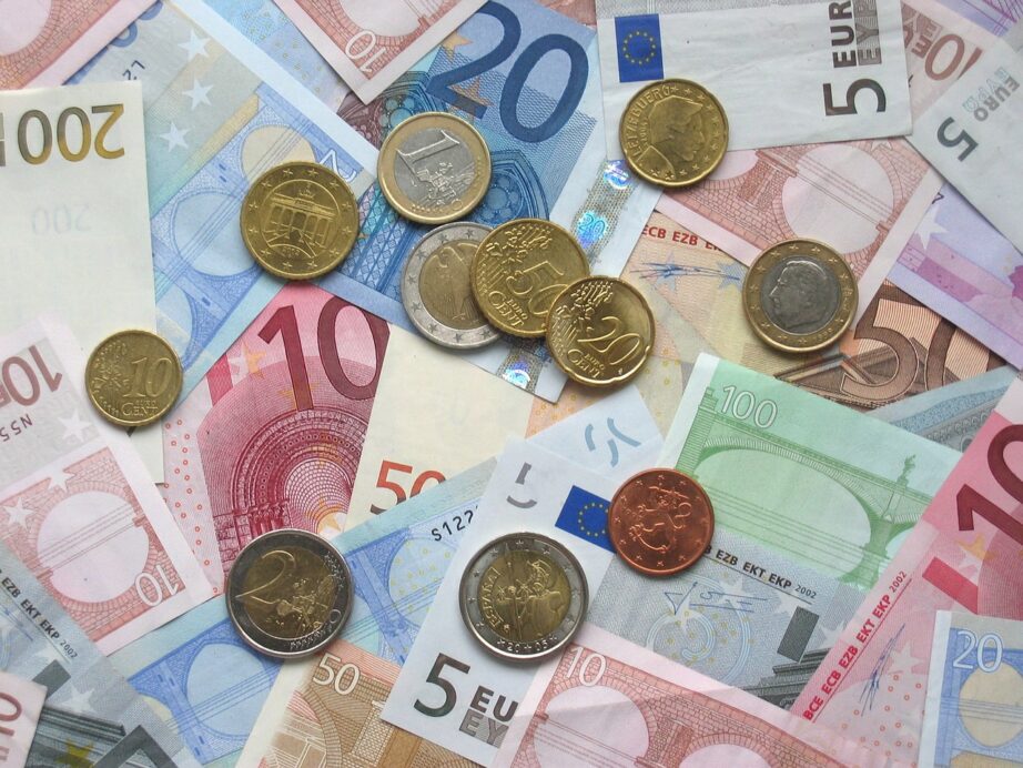 Contexte Des Billets En Euros Mains Tenant Un Ensemble D'argent